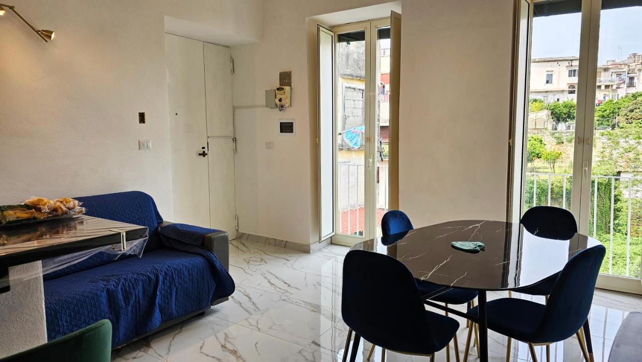 Napoli Loves Sanita Buitenkant foto